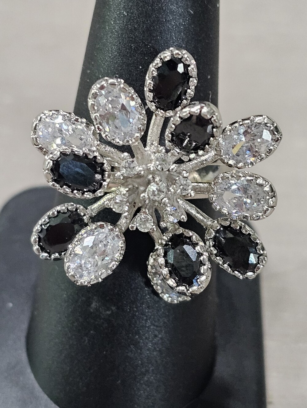 Tivoli Silver Tone Black & White Rhinestone Flower Statement Ring Size 7.75